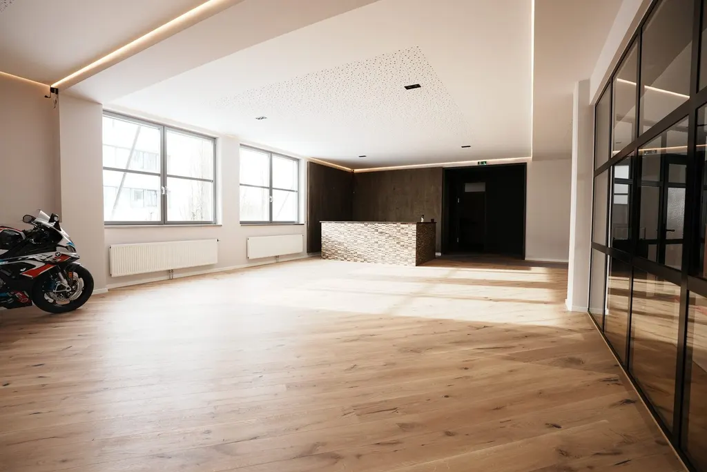 Vorher: Showroom: Empfangsbereich